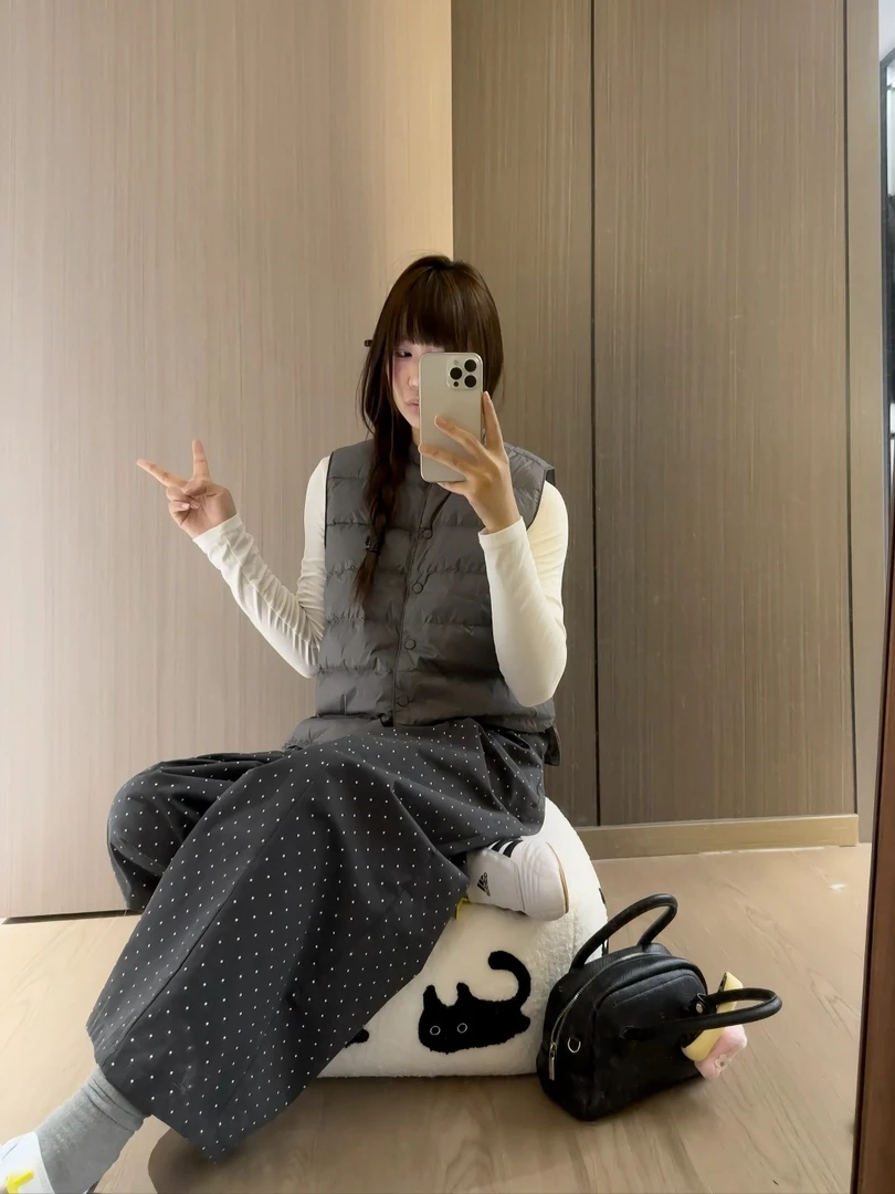 爆款白鸭绒羽绒马甲女2025年新款高端秋冬无袖轻薄内胆保暖外套