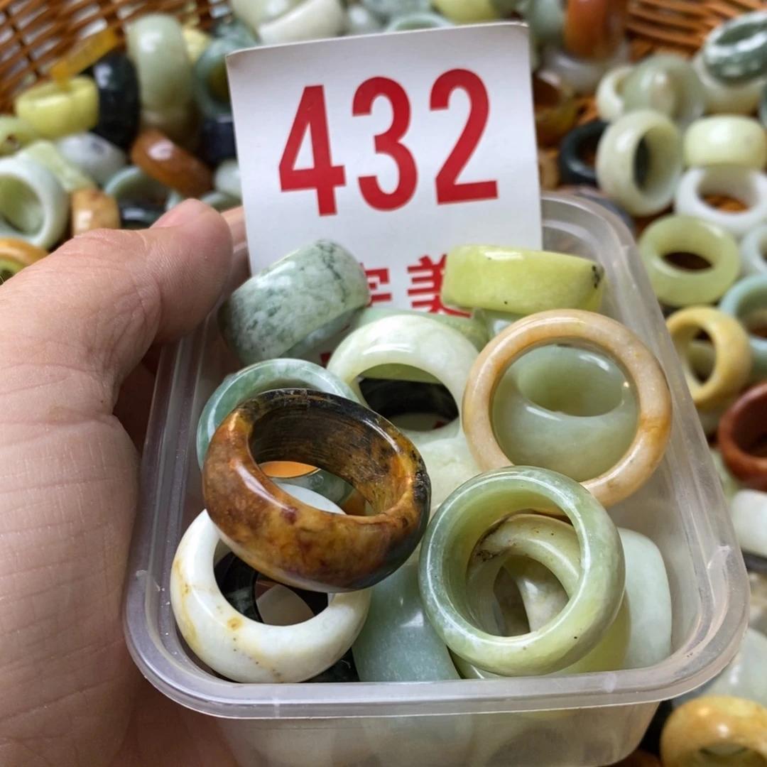 蛇纹石玉挂坠未镶嵌