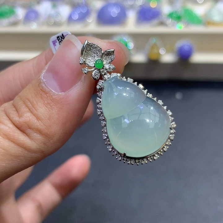 翡翠颈饰18K金镶嵌翡翠