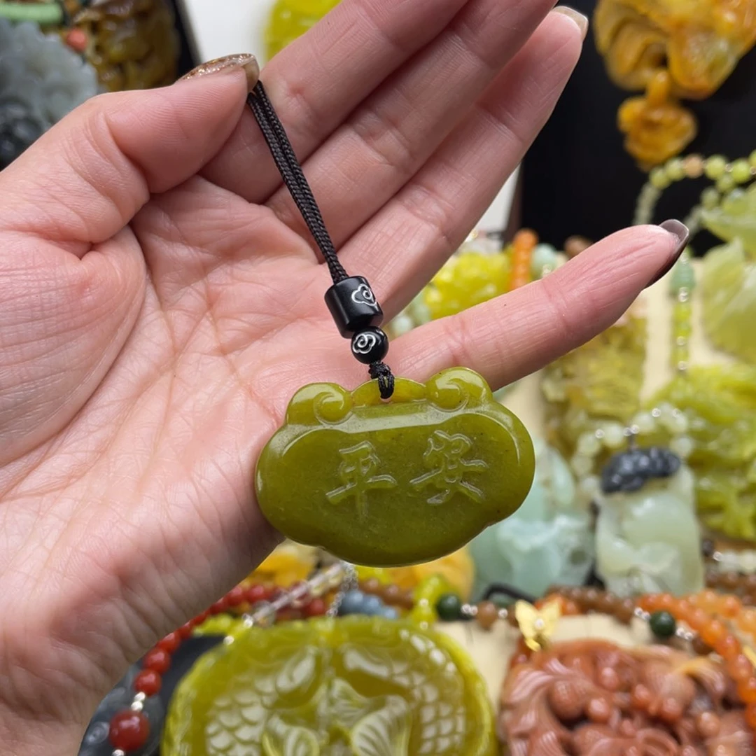 未镶嵌蛇纹石玉颈饰