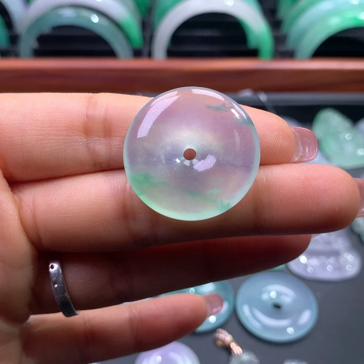 沙*吊坠的设计也非常简单