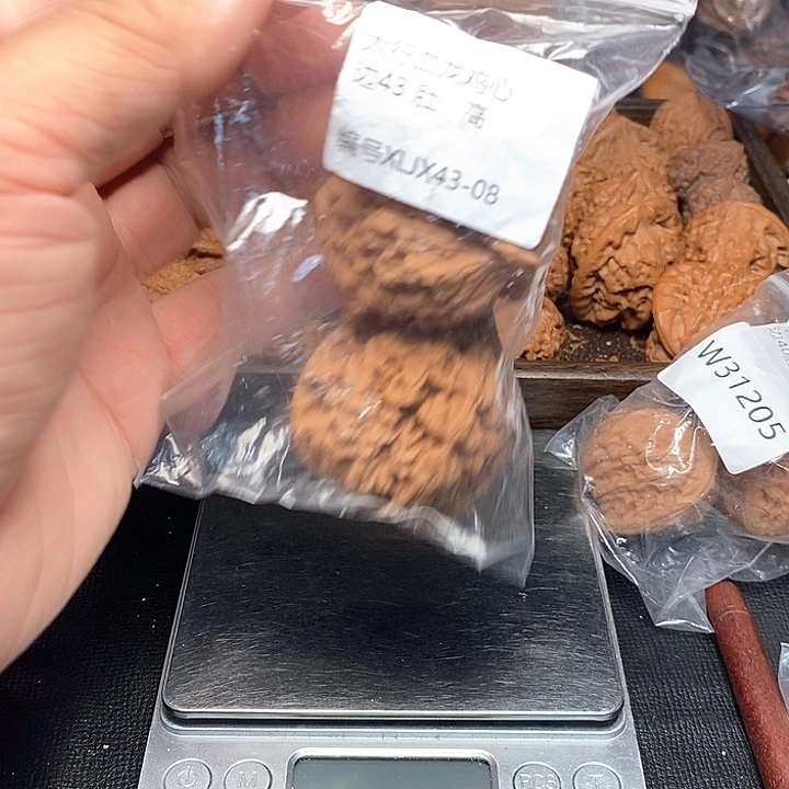 E***琪文玩核桃血龙鸡心43-08