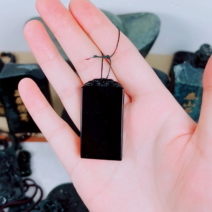 蛇纹石玉未镶嵌玉牌
