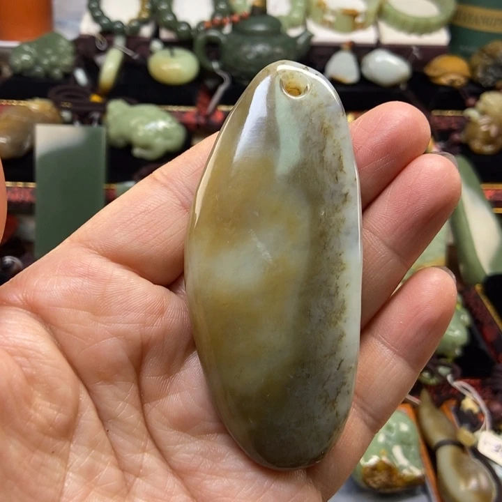 未镶嵌岫岩老玉（透闪石质玉）把件