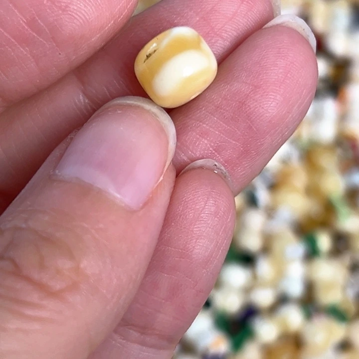 未镶嵌蜜蜡裸石9.3mm一个