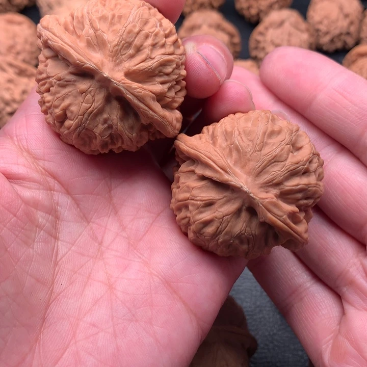 文玩核桃吊坠玩*头狮子头