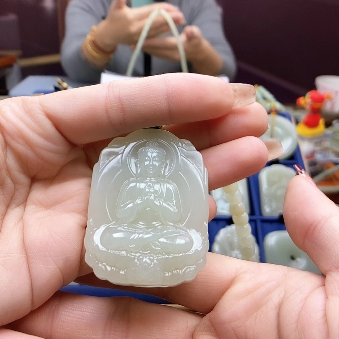 和田玉颈饰未镶嵌雪**龙