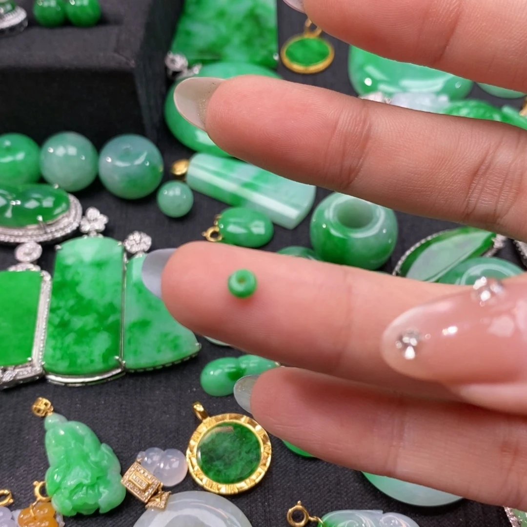 翡翠颈饰未镶嵌优*翡翠