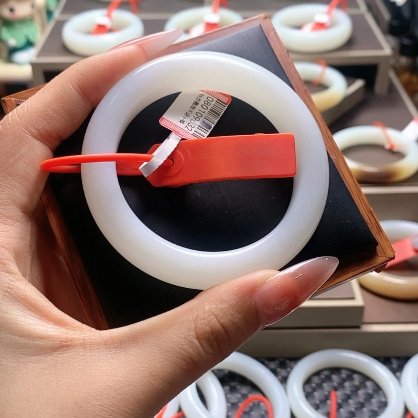 【闪购商品】和田玉手镯未镶嵌福****到