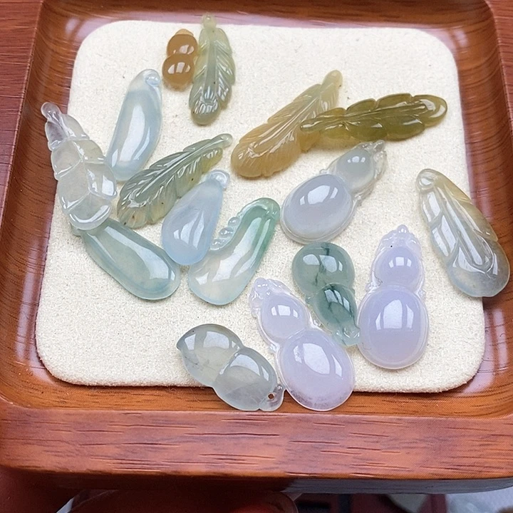 翡翠颈饰未镶嵌一个88