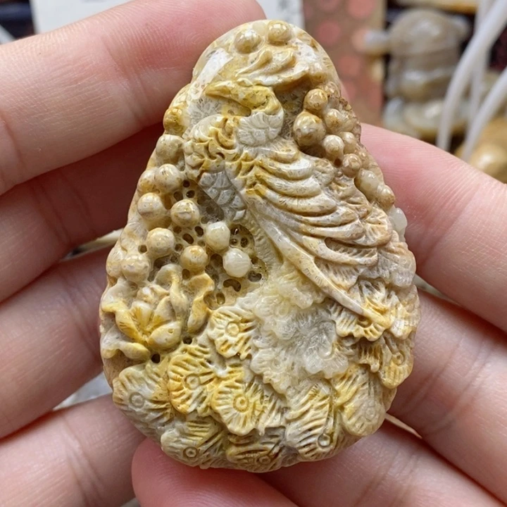 硅化珊瑚（珊瑚玉）颈饰未镶嵌