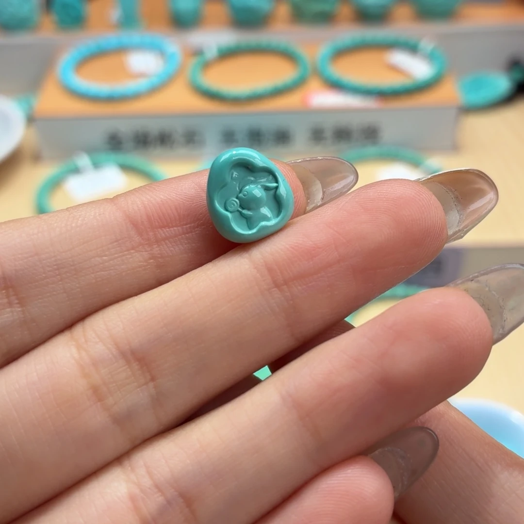 绿松石未镶嵌珠宝奇石花花兔