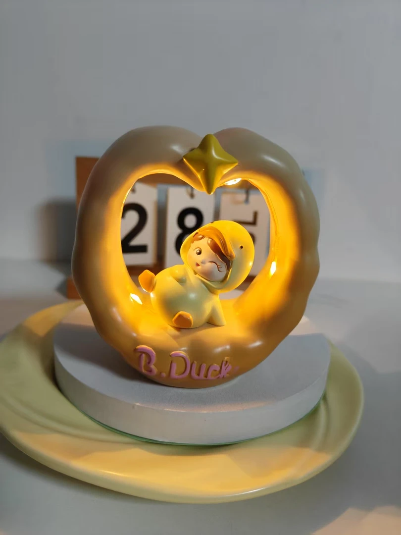 随机可爱小黄鸭星星灯摆件一个