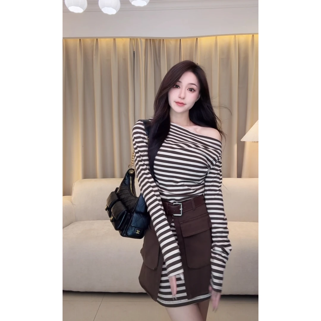 A605 早秋气质洋气减龄套装款斜领条纹长袖T恤高腰半身裙两件套XK