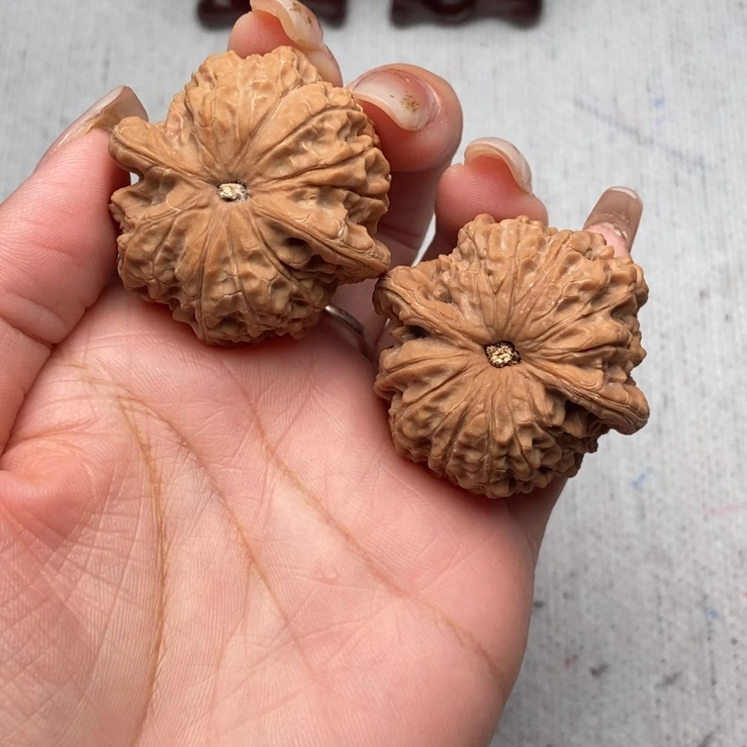 方***型吊坠文玩核桃血麒麟