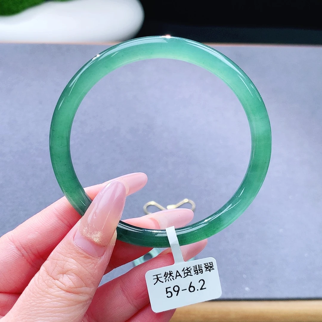 未镶嵌手镯（圆镯）翡翠