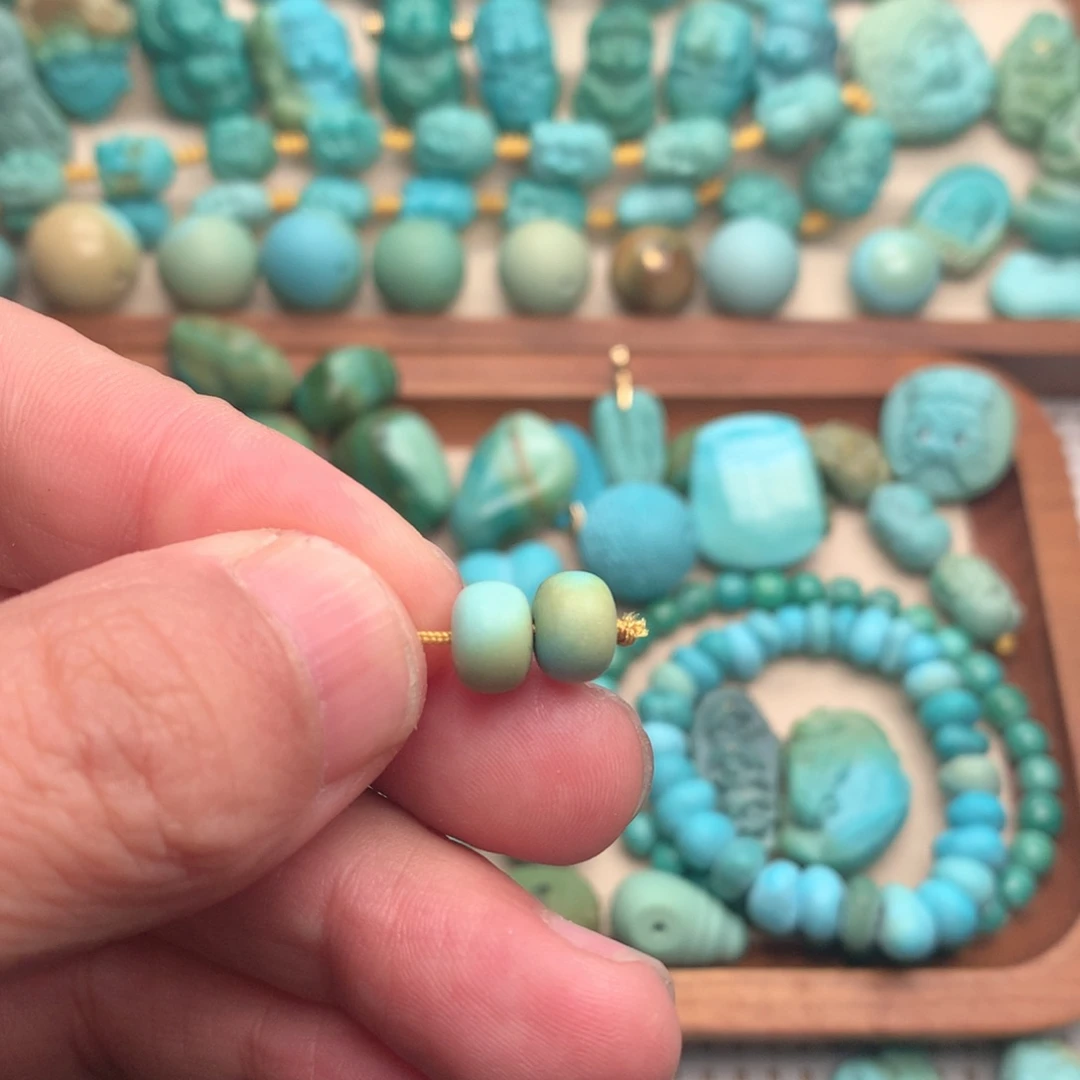 绿松石未镶嵌颈饰