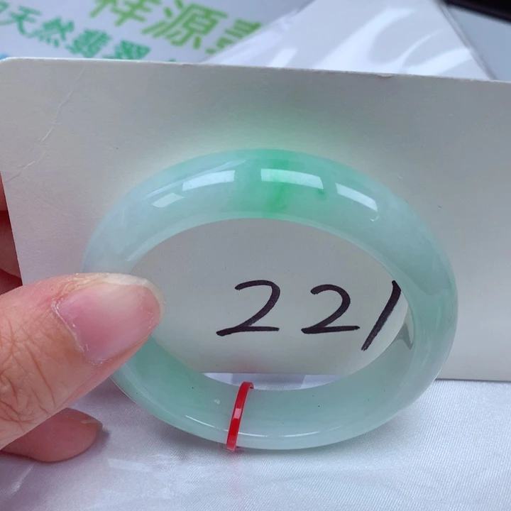 翡翠手镯未镶嵌翡翠