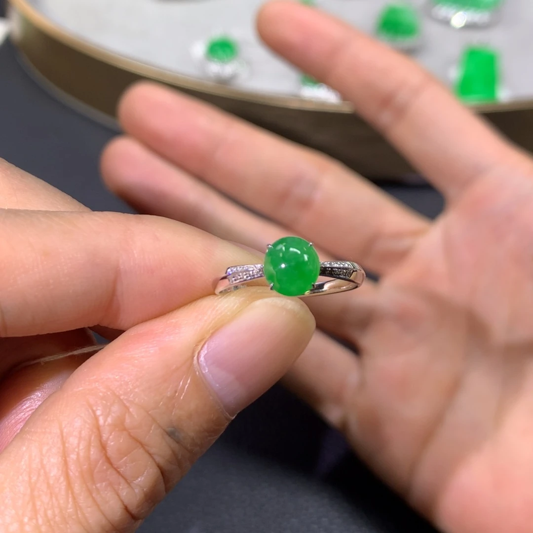 翡翠戒指18K金镶嵌翡翠