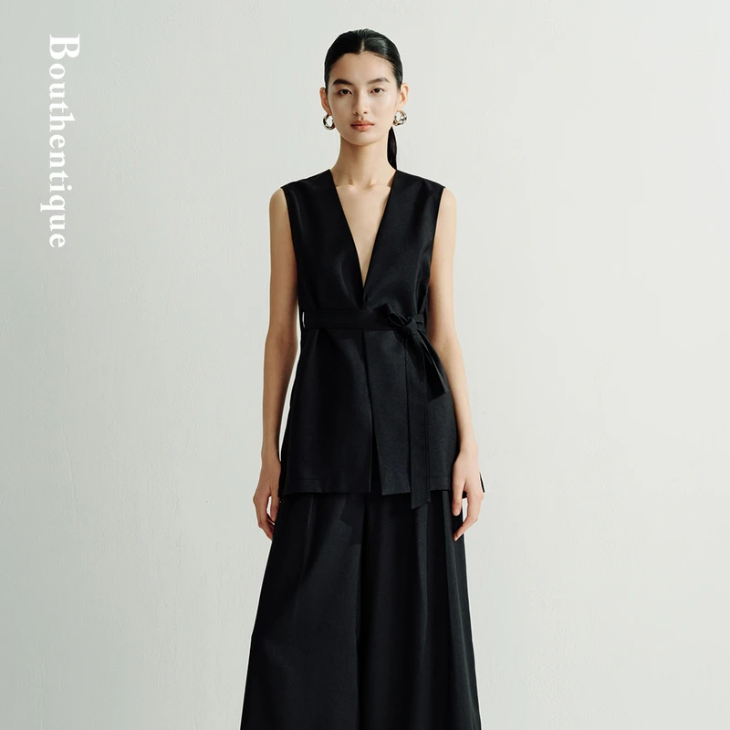 Bouthentique经典大V领衣身小A摆马甲225231G1R17