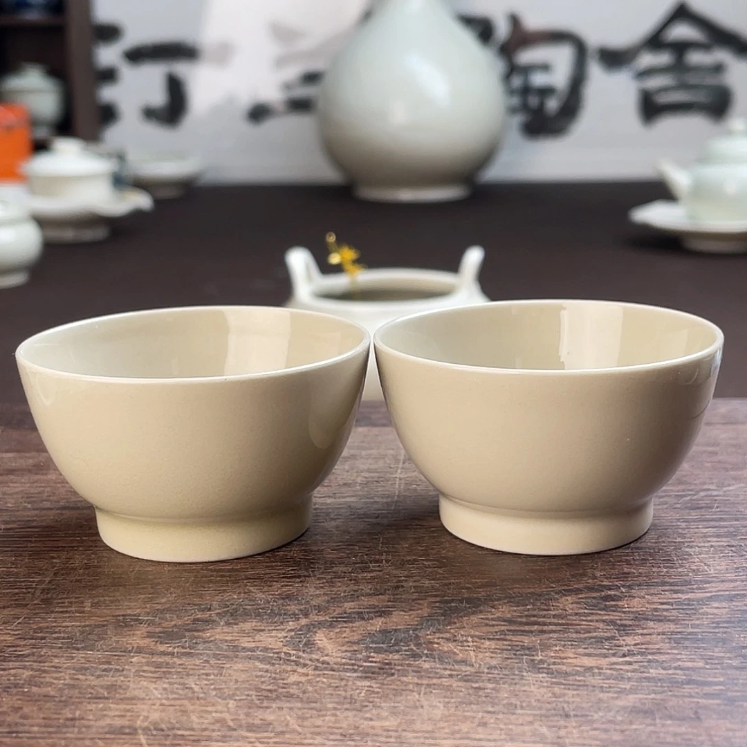 柴窑青釉素面宽足客杯对杯