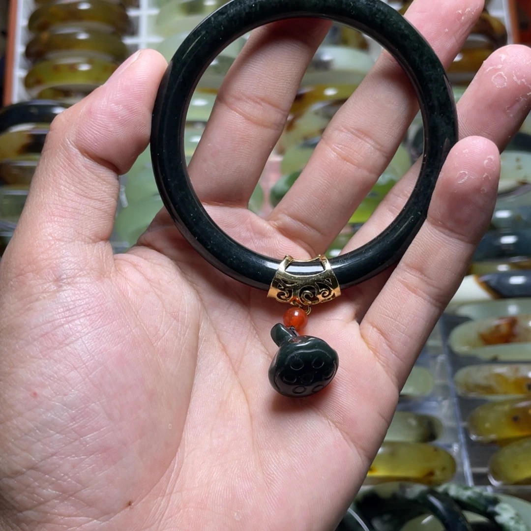 蛇纹石玉未镶嵌手镯