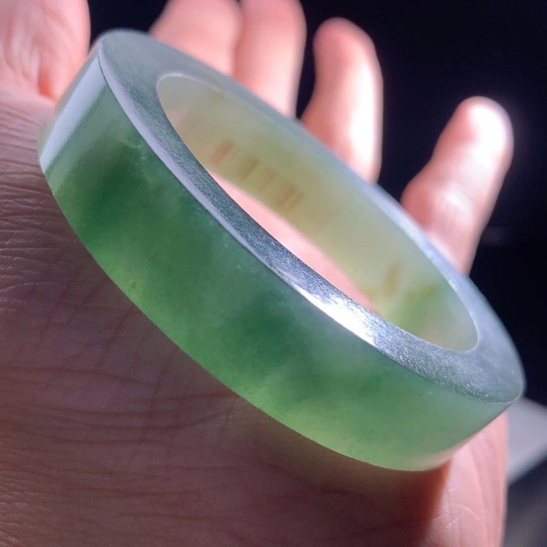 未镶嵌手镯定制翡翠