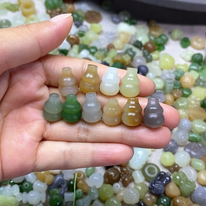 和田玉未镶嵌挂件98一个多样性发其一