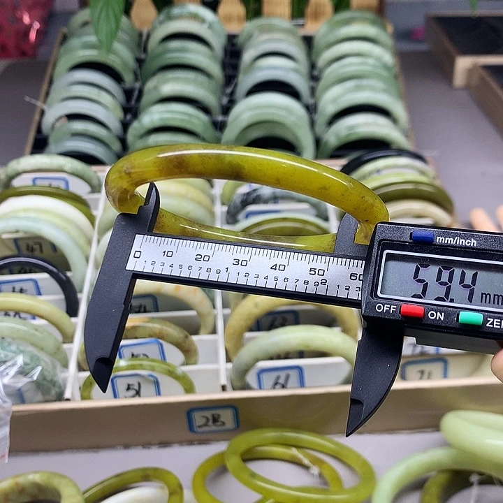 未镶嵌蛇纹石玉手镯70