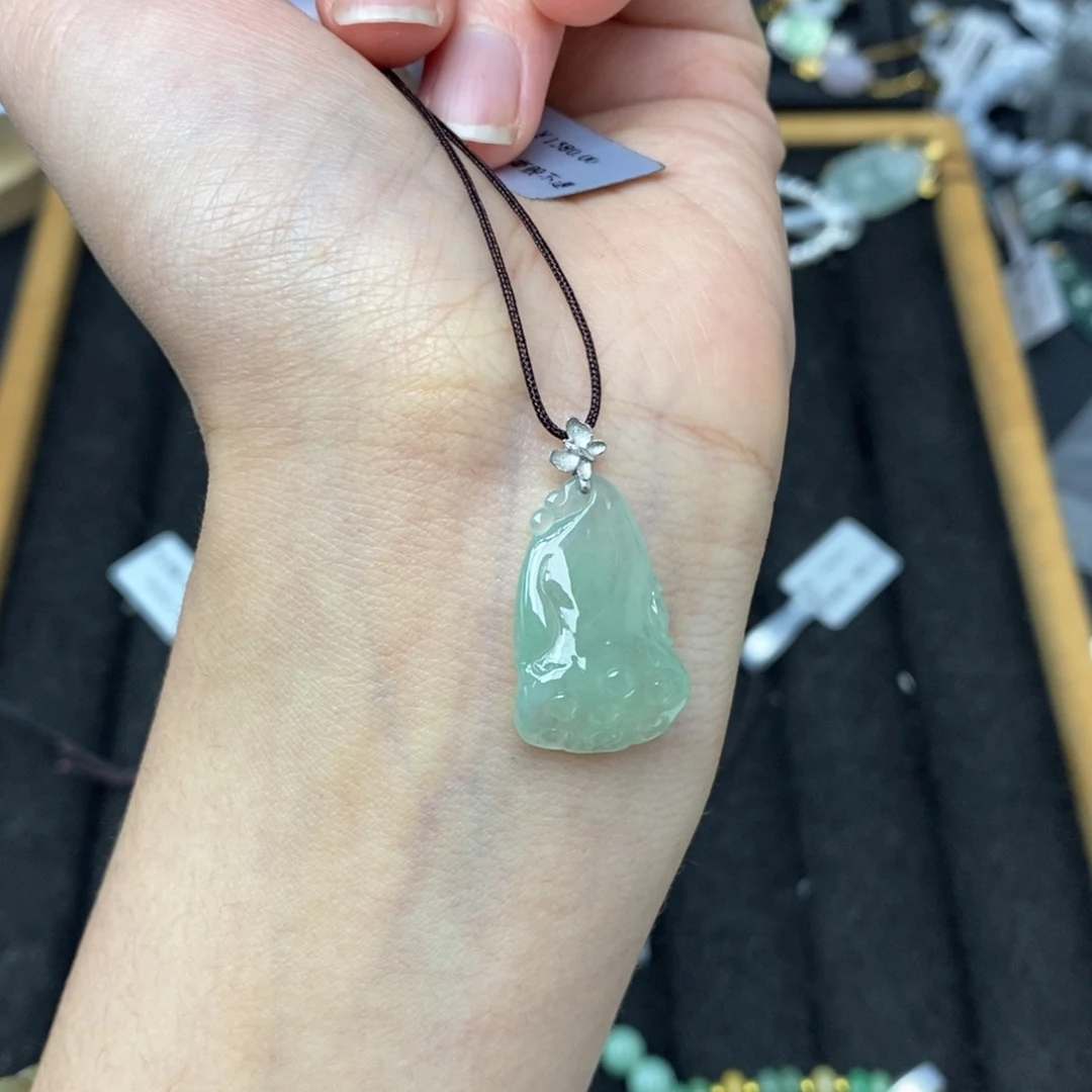 颈饰18K金镶嵌翡翠