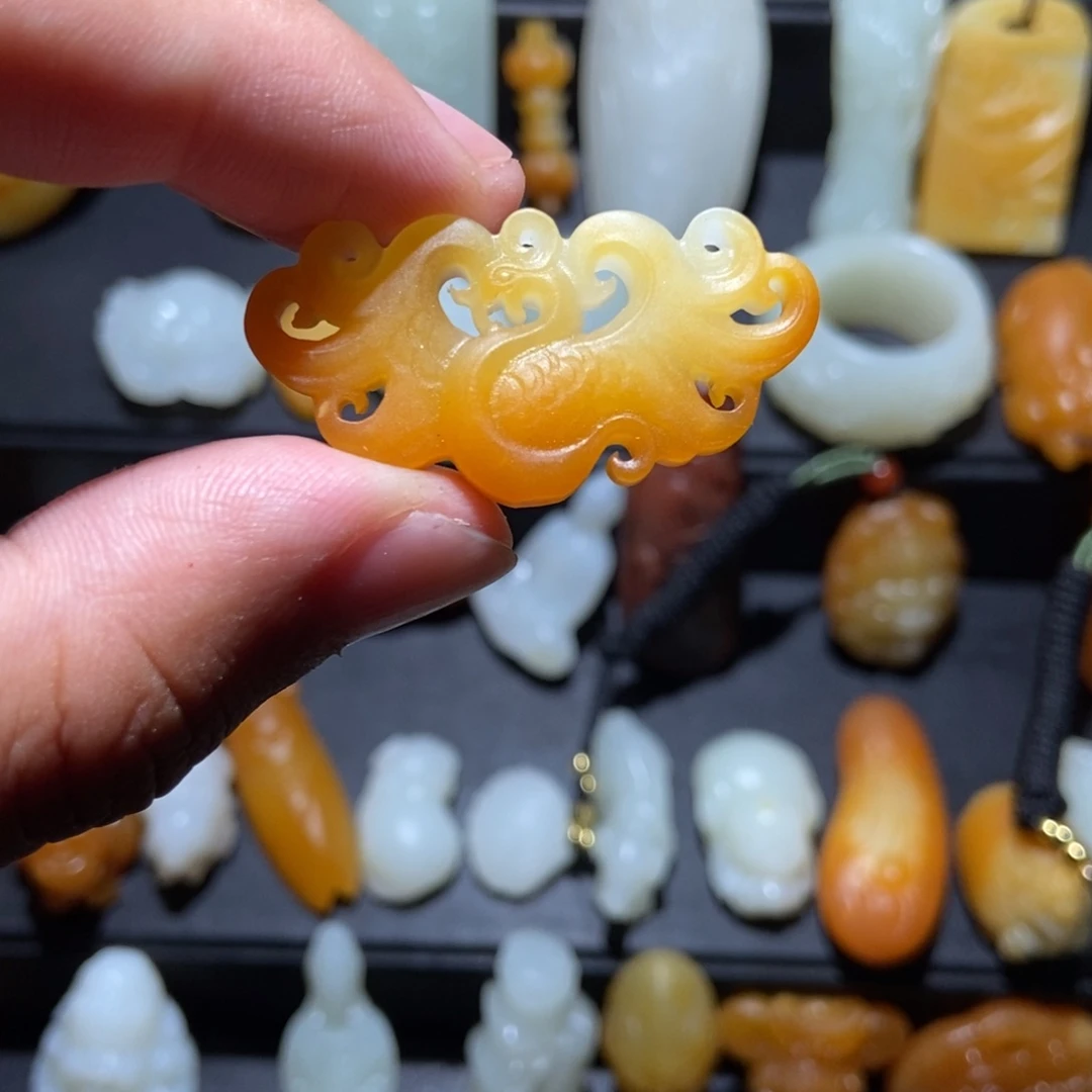 和田玉未镶嵌颈饰春*