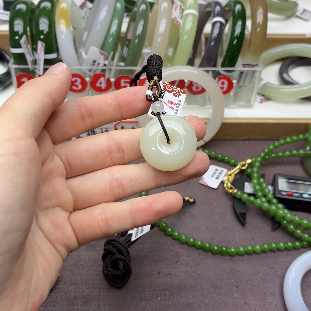 和田玉未镶嵌手镯