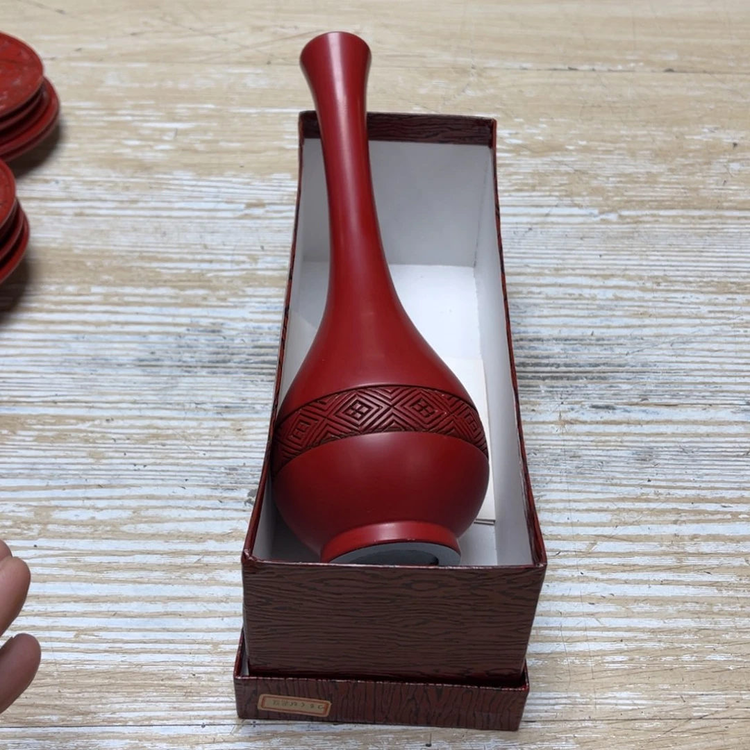 瓷片9**.密密麻麻地排列着一个