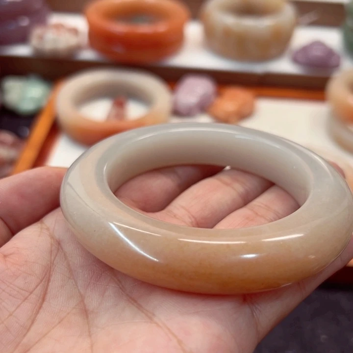 石英岩玉未镶嵌手镯