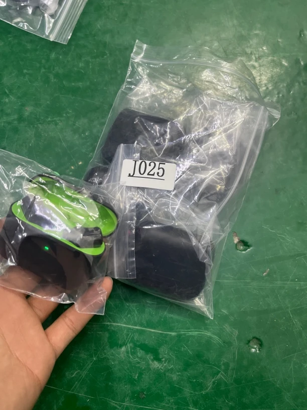 9新 Razer/雷蛇 捡漏 雷蛇 无接收器蓝牙耳机（耳帽配好） 编号J025