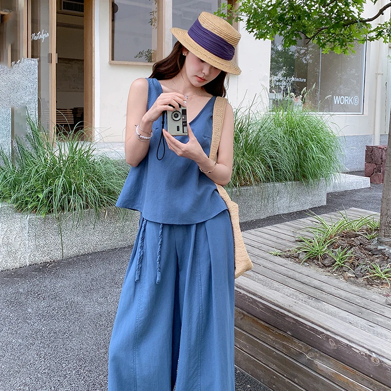 简约气质松弛感时尚套装女2025夏季蓝色显白无袖上衣阔腿裤两件套