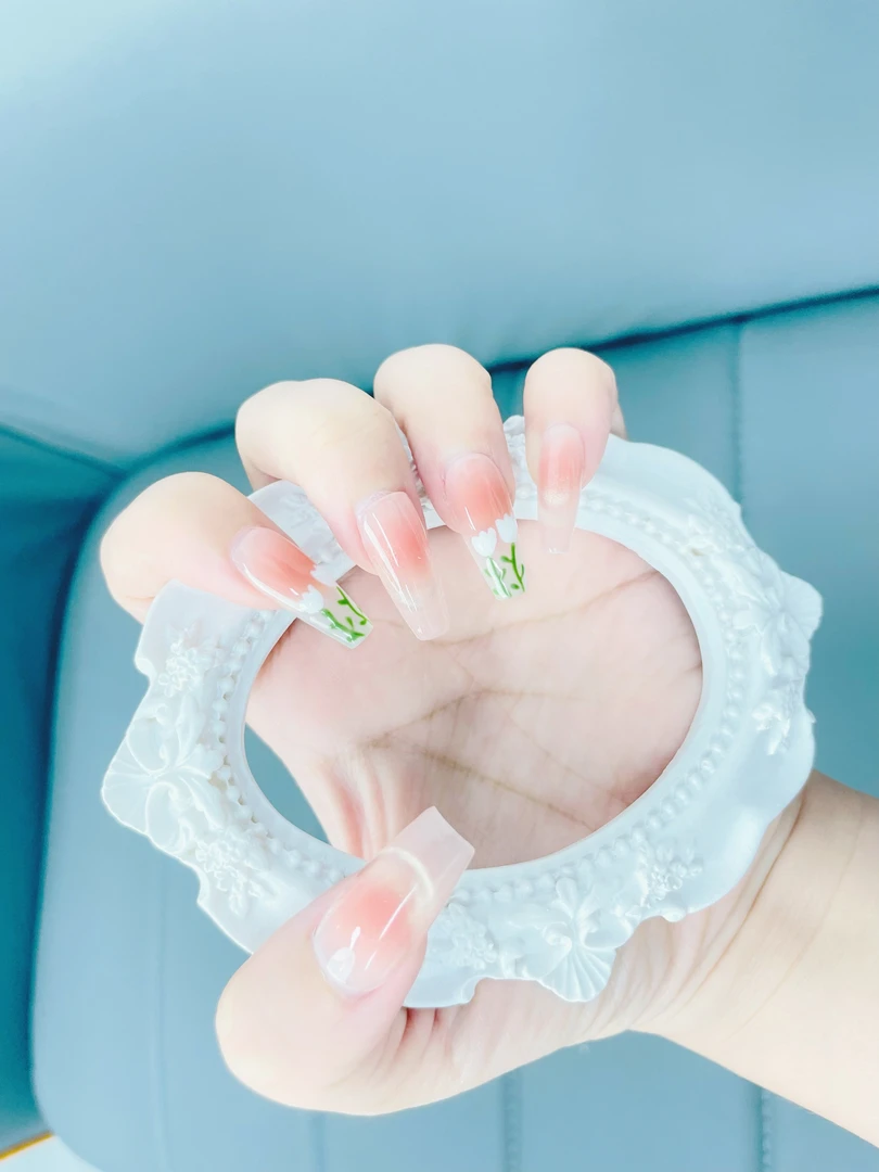 郁金香冰透纯欲香晕染纯手工穿戴甲显白美甲约会夏季甜美粉嫩