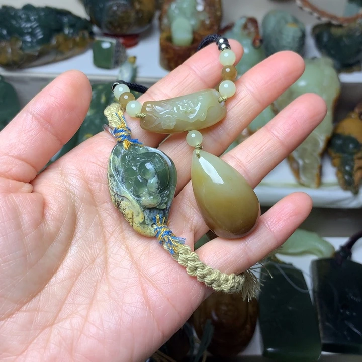 岫岩老玉（透闪石质玉）吊坠未镶嵌C****°