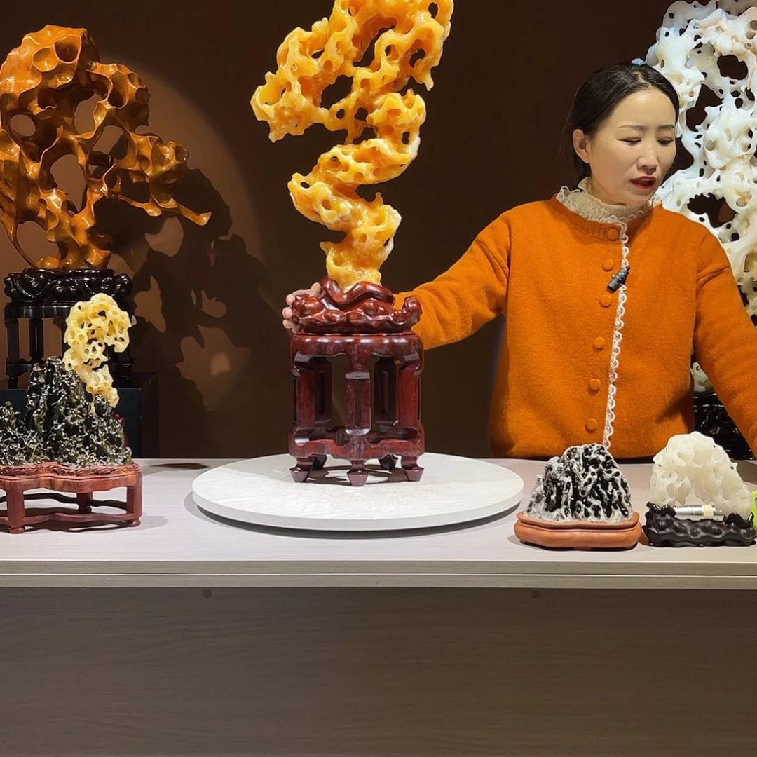 玉玲珑摆件，高76宽30