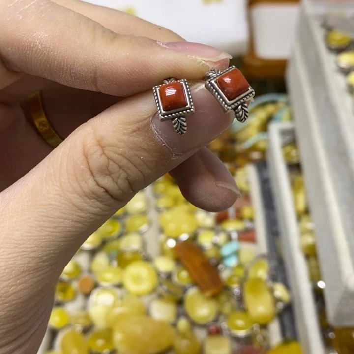 南红玛瑙未镶嵌耳钉多样性发货