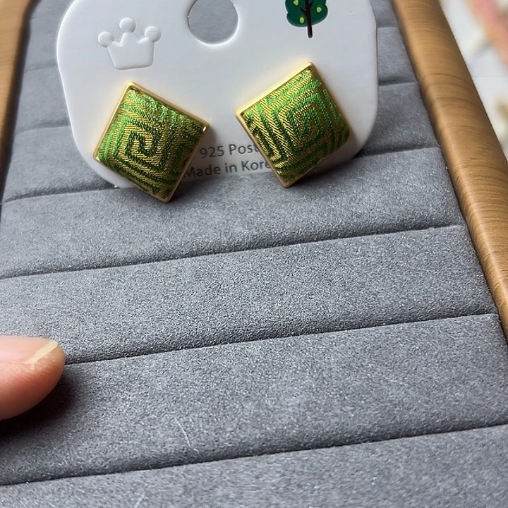 萍水相逢耳钉一对