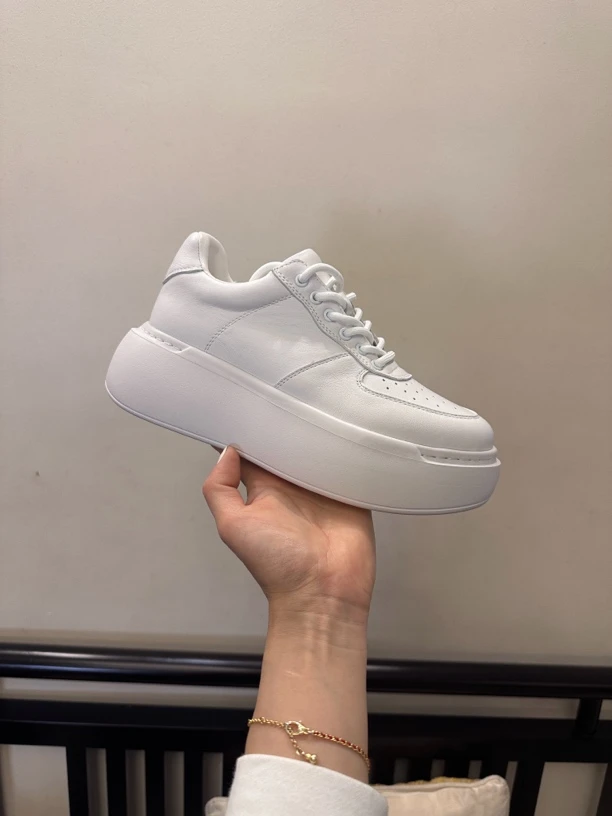 厚底小白鞋超轻增高6cm时尚休闲鞋新款百搭显瘦轻便真皮松糕鞋
