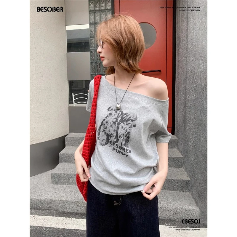 BESOB原创复古狗狗印花一字肩斜肩短袖女夏休闲宽松显瘦上衣T恤