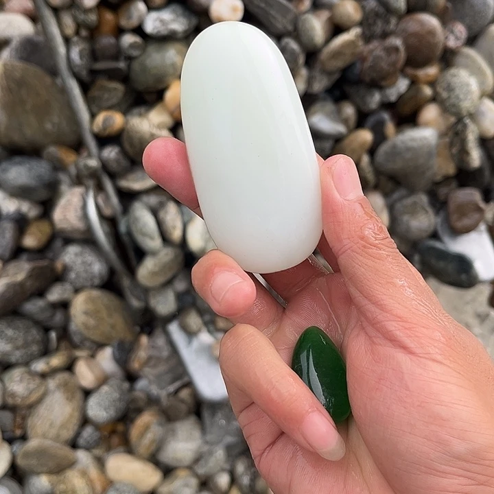 未镶嵌和田玉（糖玉）车挂