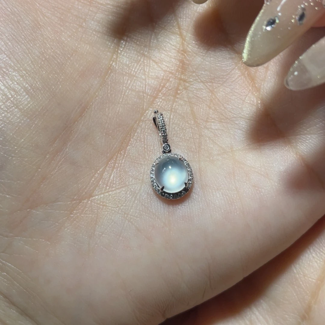 【闪购商品】颈饰18K金镶嵌翡翠