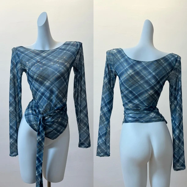 【318】蓝色格子网纱不规则系带显瘦上衣