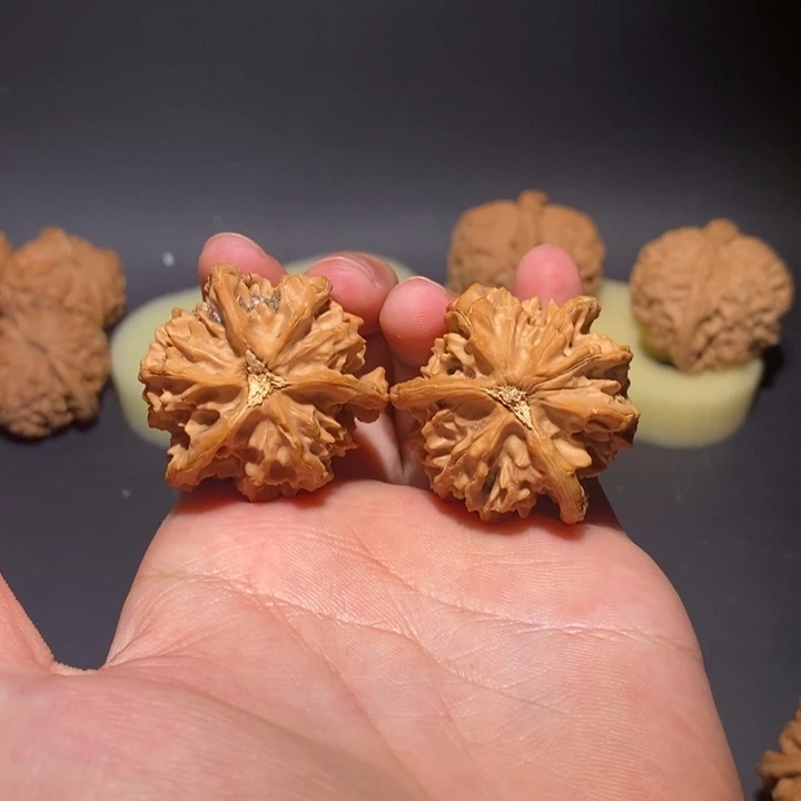 文玩核桃吊坠老****.36三棱