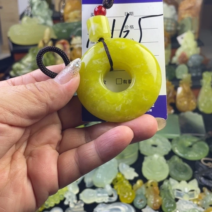 蛇纹石玉颈饰合金