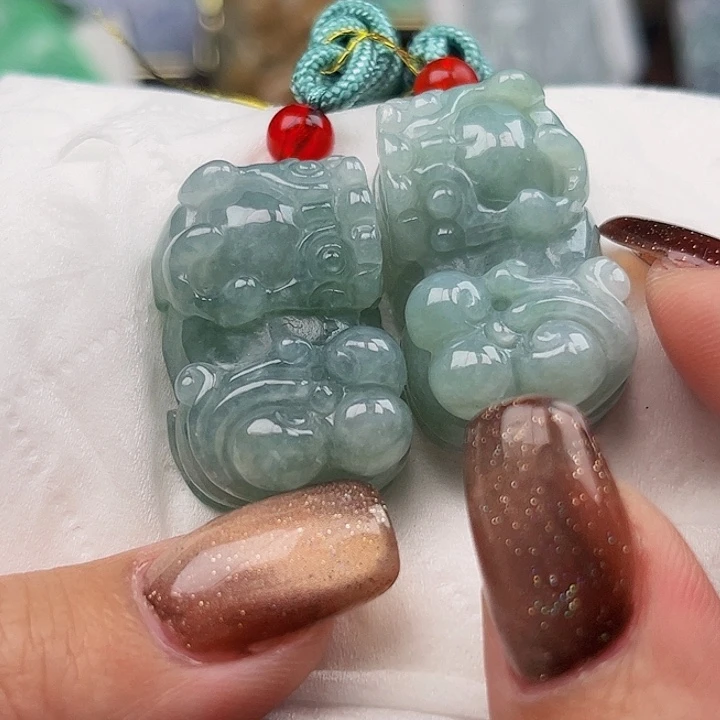 翡翠未镶嵌颈饰挂件