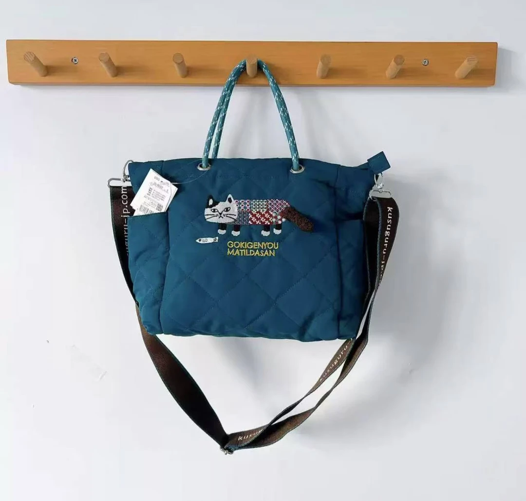 A521 日本Kusuguru正品刺绣爬猫斜挎包爬猫孔雀蓝8692-3